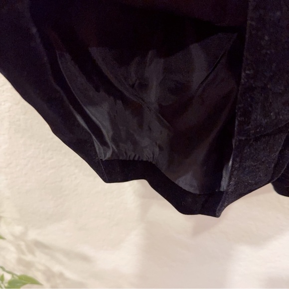 J.ING Black Velvet High Waist Shorts with Pearl Decoration Size M NWT - Picture 4 of 8